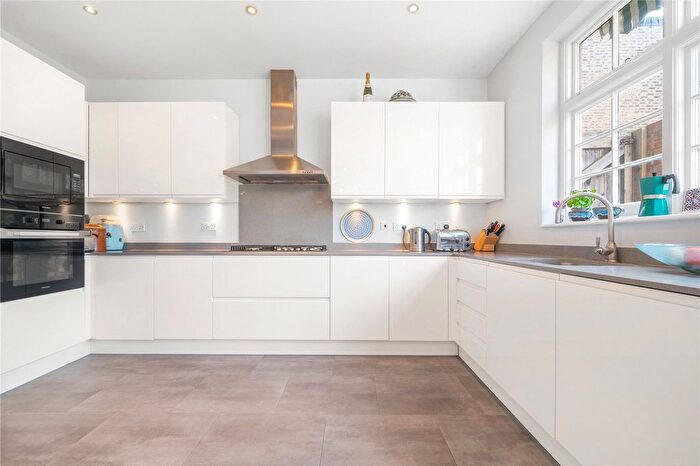 5 Bedroom Semi-detached House For Sale In Underhill Road, East Dulwich, London, SE22