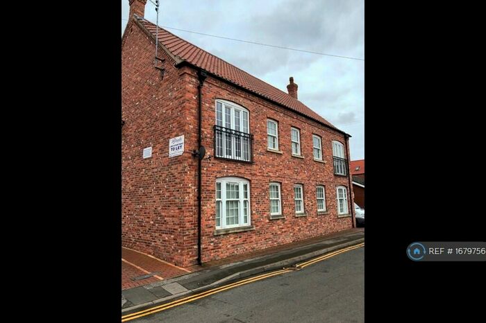 2 Bedroom Flat To Rent In Queen Street, Thorne, Doncaster, DN8