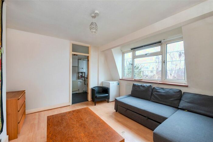 1 Bedroom Flat To Rent In Holmbury Court, Upper Tooting Road, London, SW17