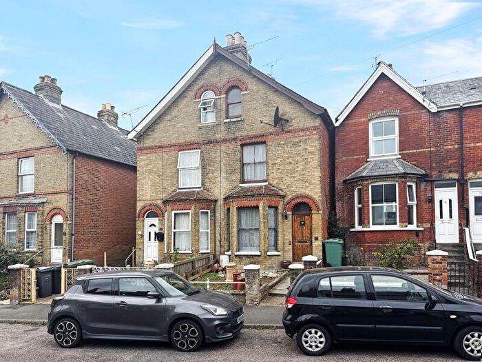 3 Bedroom Semi-Detached House For Sale In Tennyson Road, Cowes, PO31