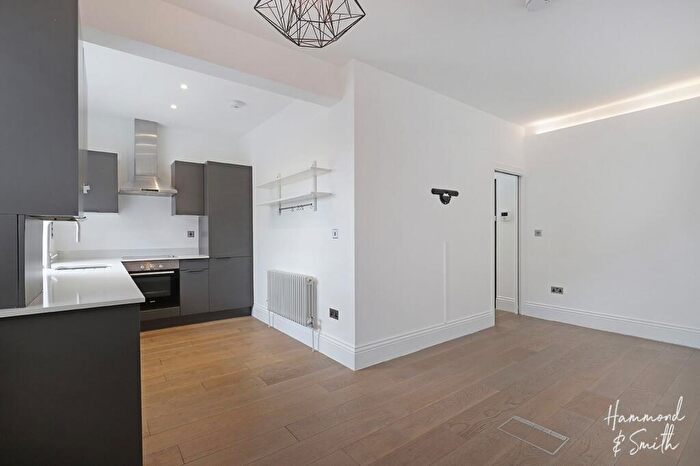 2 Bedroom Apartment To Rent In High Street, Epping, CM16