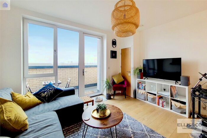 2 Bedroom Flat To Rent In The Broadway, Greenford UB6