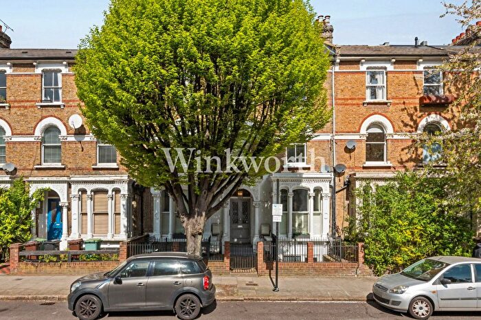 1 Bedroom Flat For Sale In Brownswood Road, London, N4