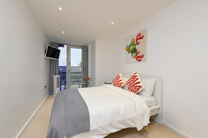 2 Bedroom Flat To Rent In Ability Place, Millharbour, E14