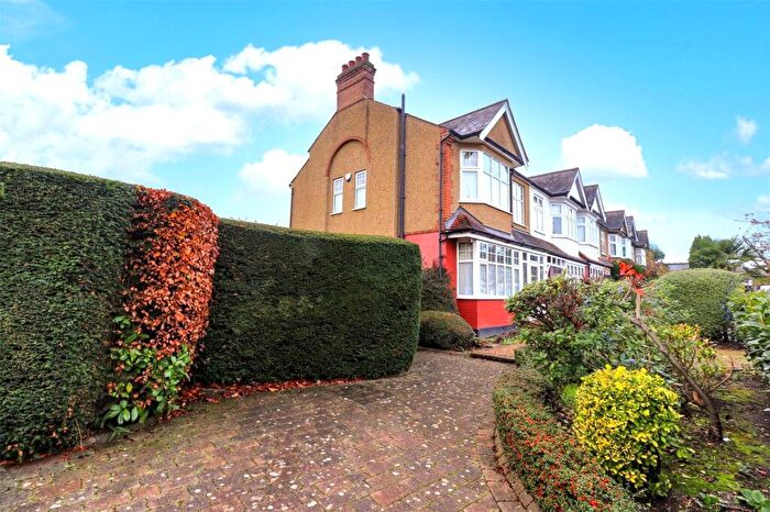 3 Bedroom End Of Terrace House For Sale In Chase Side Avenue, Enfield, Middlesex, EN2