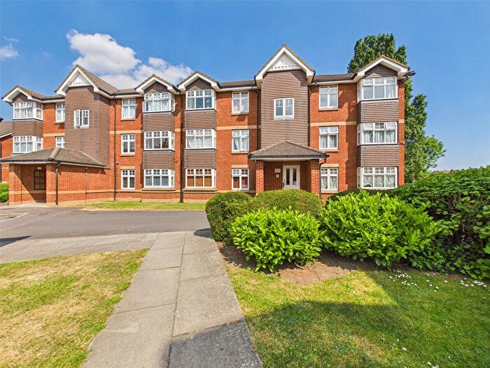 2 Bedroom Flat To Rent In Chamberlain Gardens, Hounslow, TW3