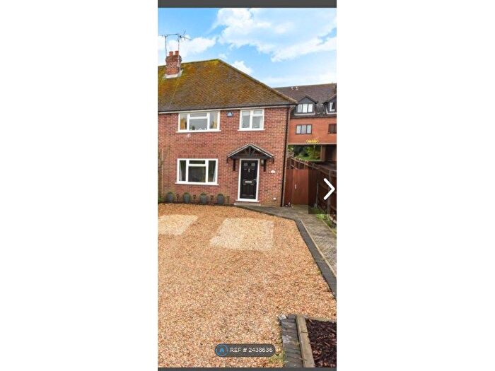3 Bedroom Semi-Detached House To Rent In Reading Road, Wokingham, RG41