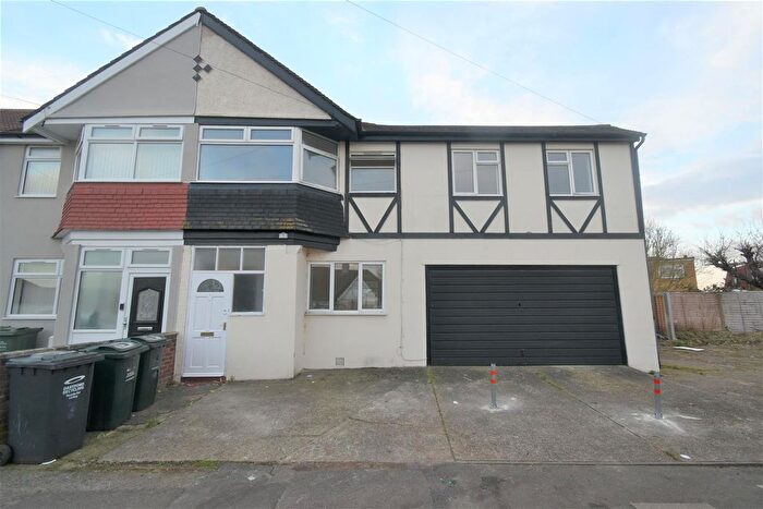 5 Bedroom Property To Rent In Priory Gardens, Dartford, DA1