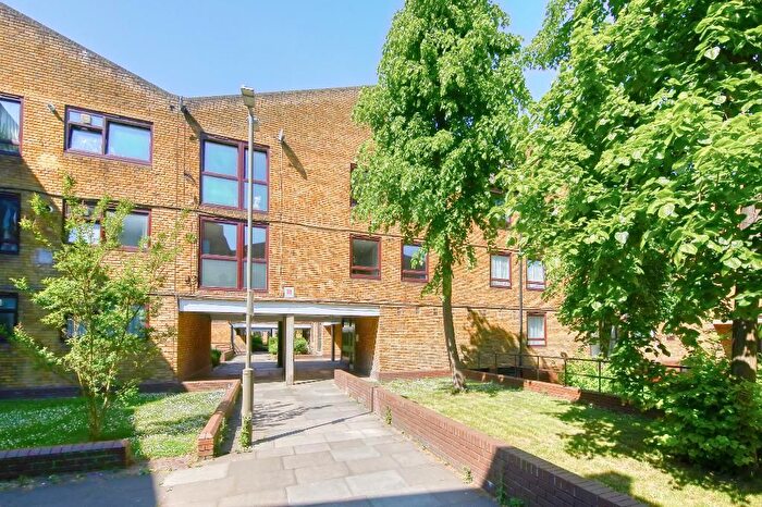 3 Bedroom Maisonette To Rent In Siward Road, Earlsfield, SW17