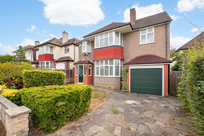 4 Bedroom Detached House For Sale In Seymour Avenue, Epsom, Surrey, KT17