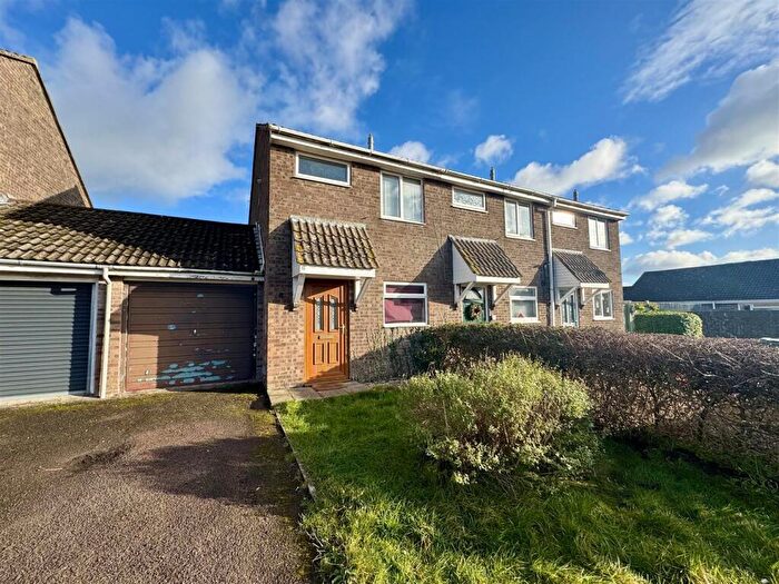 2 Bedroom End Of Terrace House For Sale In Linden CloseBulwarkChepstowMonmouthshire, NP16
