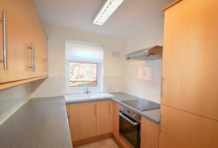2 Bedroom Flat To Rent In Cedar Lodge, Tunnel Road, The Park, NG7