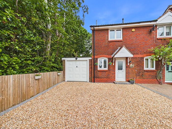 2 Bedroom End Of Terrace House For Sale In Devonshire Gardens, Bursledon, SO31