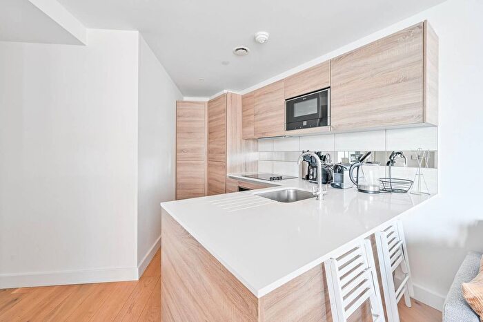 2 Bedroom Flat To Rent In Deveraux House, Duke Of Wellington Avenue, Woolwich, London, SE18