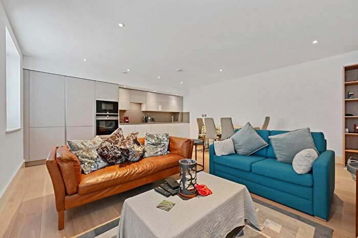 2 Bedroom Flat To Rent In Bute Gardens, London, W6