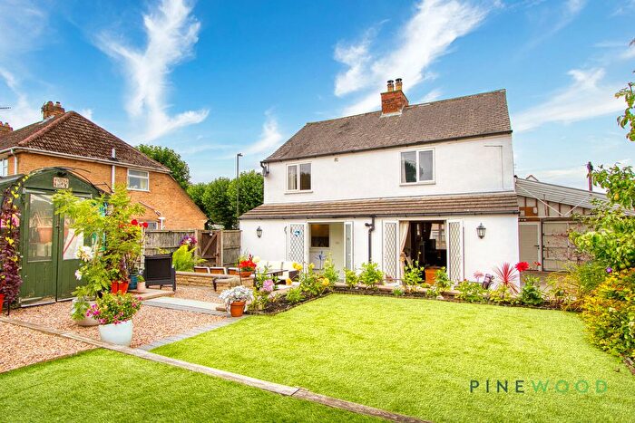 4 Bedroom Detached House For Sale In The Green, Hasland, Chesterfield, Derbyshire, S41