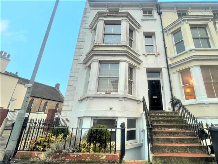 Flat To Rent In Cavendish Place, Eastbourne, BN21