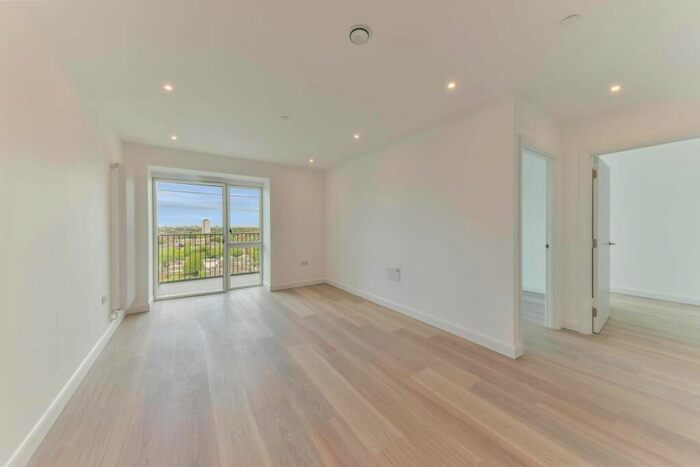 2 Bedroom Apartment To Rent In Botanist House, Seagull Lane London, E16