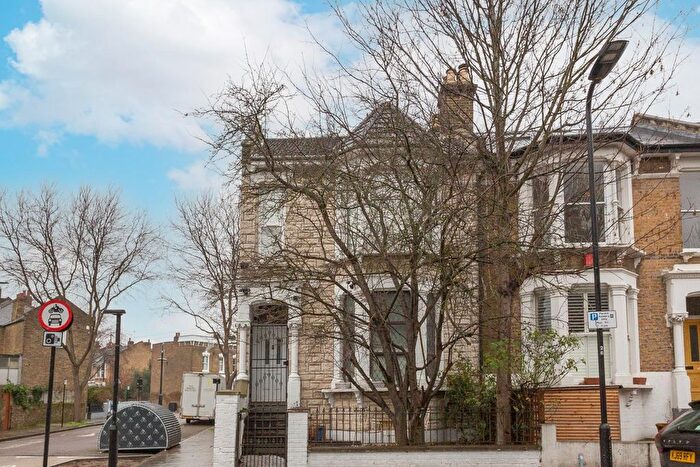4 Bedroom End Terrace House For Sale In Brooke Road, London, N16