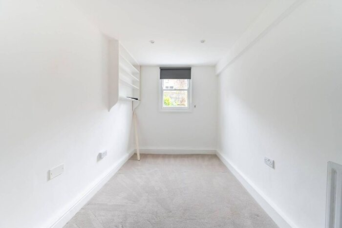2 Bedroom Flat To Rent In Brackenbury Road, Brackenbury Village, London, W6