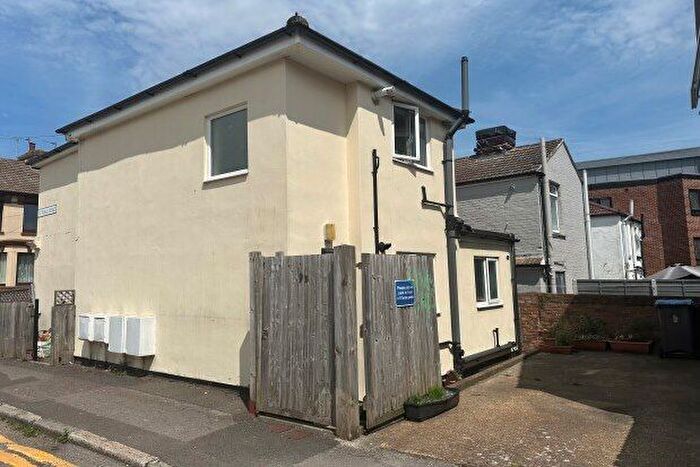 2 Bedroom Flat To Rent In Coombe Valley Road, Dover, CT17