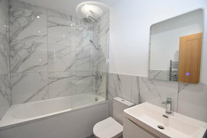 2 Bedroom Flat To Rent In Wallington Hill, Fareham, Hampshire, PO16