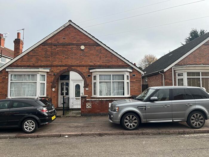 2 Bedroom Semi-Detached Bungalow For Sale In Huntingdon Road, Leicester, LE4
