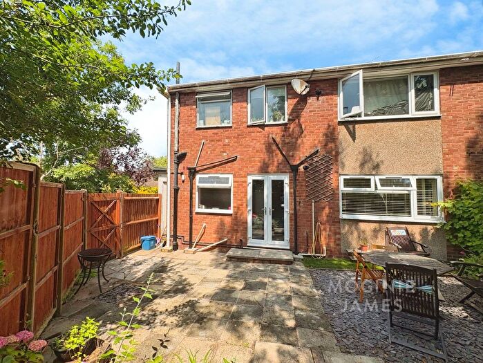 2 Bedroom Maisonette For Sale In Gwynant Crescent, Cyncoed, Cardiff, CF23