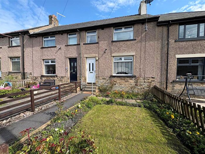 3 Bedroom Town House For Sale In Fairfield, Denholme, Bradford, BD13
