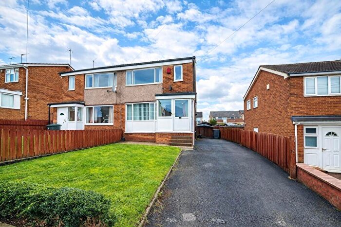3 Bedroom Semi Detached House For Sale In Quaker Lane, Cleckheaton, BD19