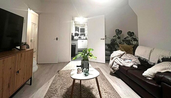 2 Bedroom Flat To Rent In Ashfield House, Highbury New Park, London, N5