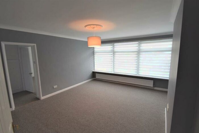 2 Bedroom Flat To Rent In Cedar Mount, Mottingham, SE9