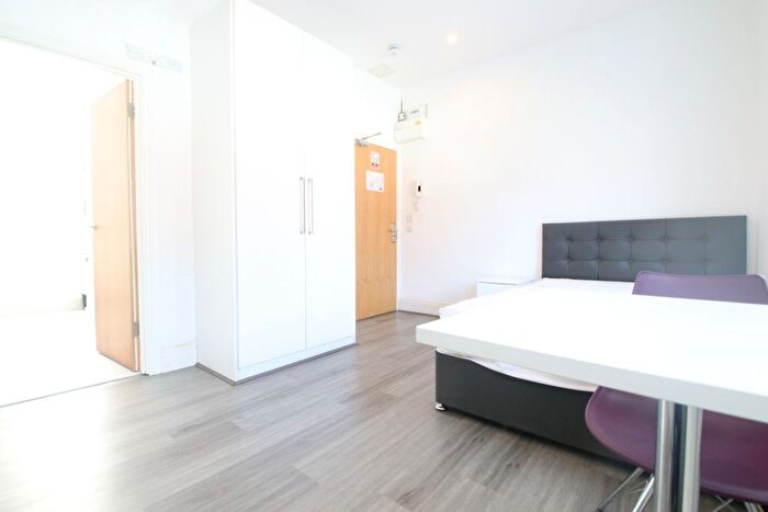 Studio To Rent In Finchley Road, London, NW3