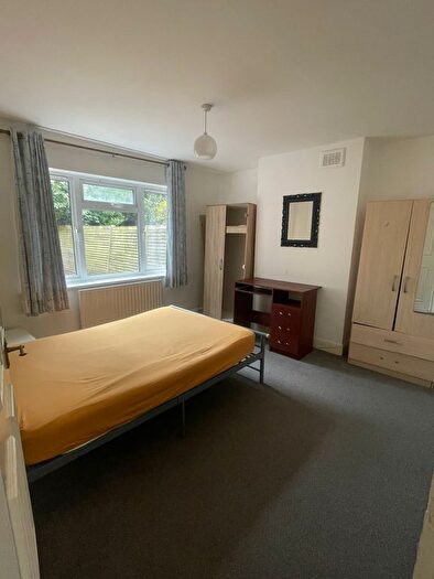 2 Bedroom Flat To Rent In St. Stephens Road, Hounslow, TW3