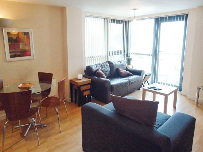 2 Bedroom Flat To Rent In City Walk, Leeds, West Yorkshire, LS11