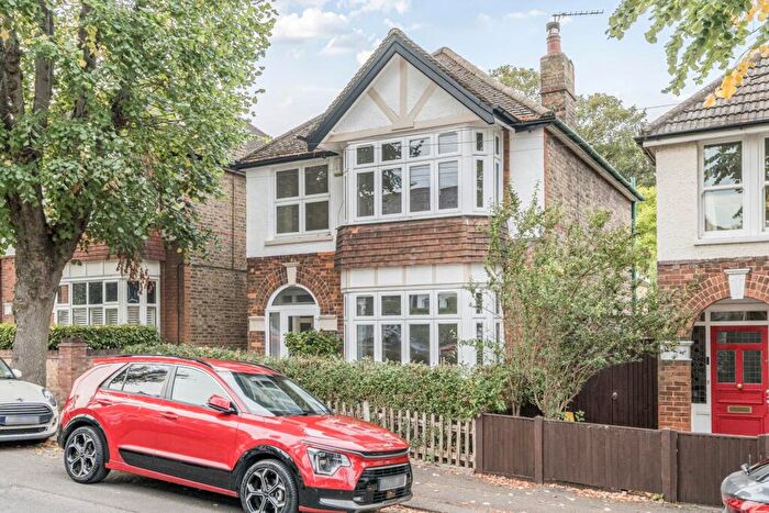 3 Bedroom Detached House To Rent In Carshalton Park Road, Surrey, SM5
