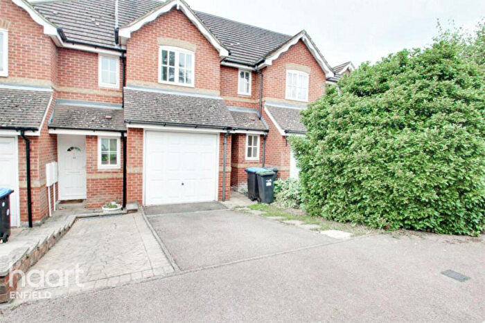 3 Bedroom Terraced House To Rent In St Johns Close, London, N14