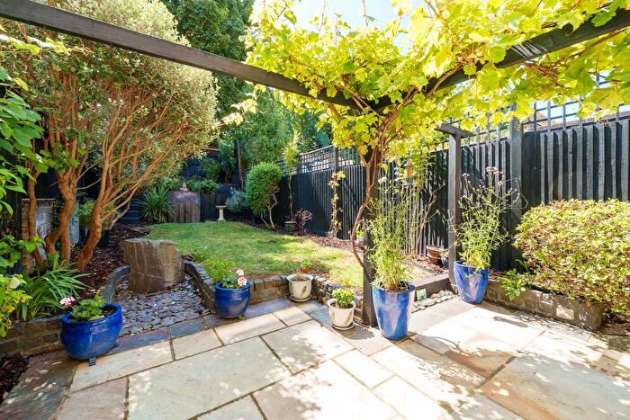 3 Bedroom Maisonette For Sale In Bassein Park Road, London, W12