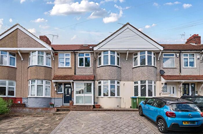 4 Bedroom Terraced House For Sale In Buckingham Avenue, South Welling, Kent, DA16