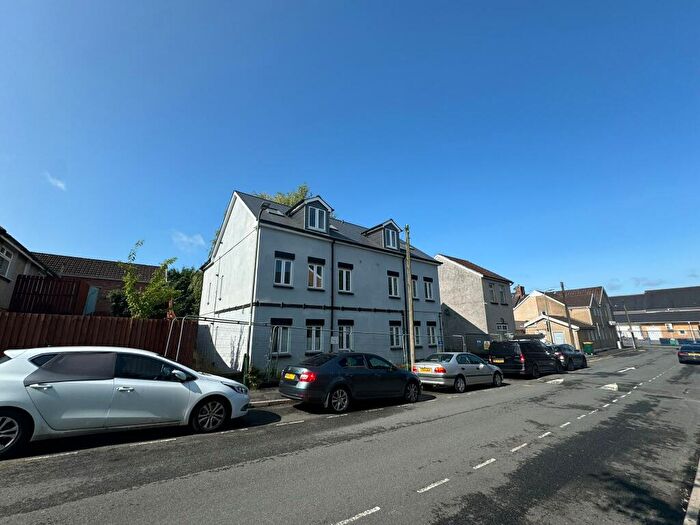 2 Bedroom Flat To Rent In Southern Street, Caerphilly, CF83