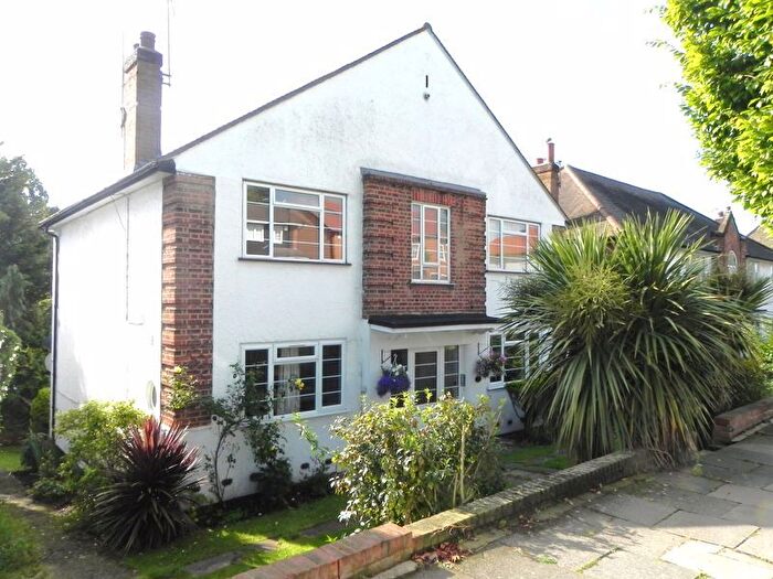 3 Bedroom Flat For Sale In Prospect Road, Barnet, EN5
