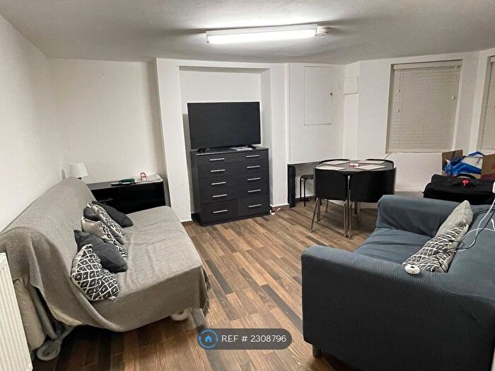 1 Bedroom Flat To Rent In Forburg Road, London, N16