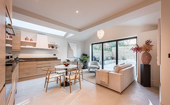 2 Bedroom Flat For Sale In Gosberton Road, SW12