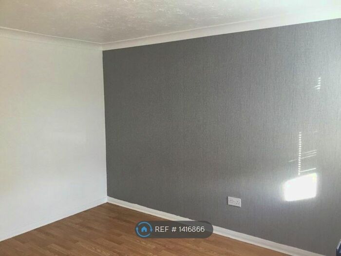 1 Bedroom Terraced House To Rent In Meadowbrook Close, Colnbrook, Slough, SL3