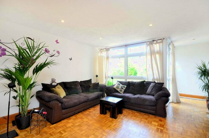 2 Bedroom House To Rent In Hillview Court, Woking, GU22