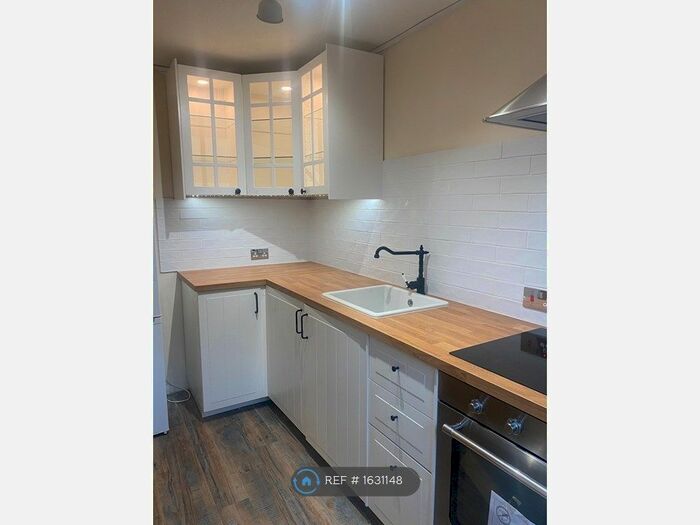 2 Bedroom Flat To Rent In Deans Gate Close, London, SE23