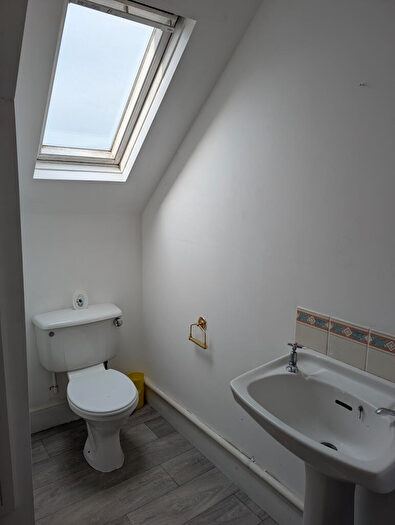 2 Bedroom Apartment To Rent In Dunheved Road, Launceston, Cornwall, PL15