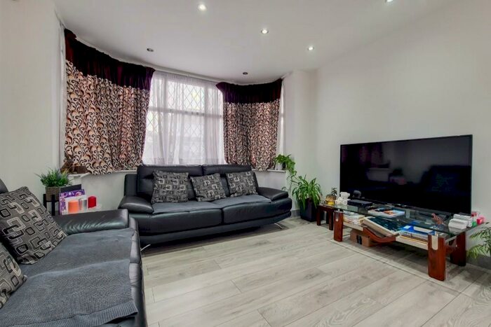 3 Bedroom Semi-Detached House To Rent In Evelyn Avenue, London, NW9