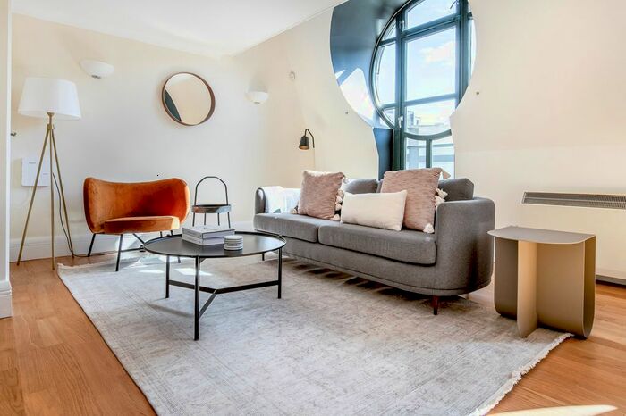 2 Bedroom Flat To Rent In Waterloo, London, SE1