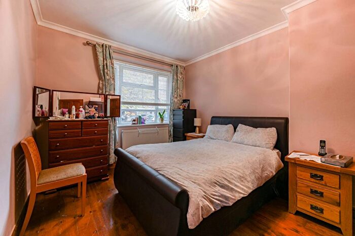 3 Bedroom Flat For Sale In Ellenborough House, White City Estate, Shepherd's Bush, London, W12